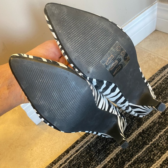 Short heels - Picture 2 of 3